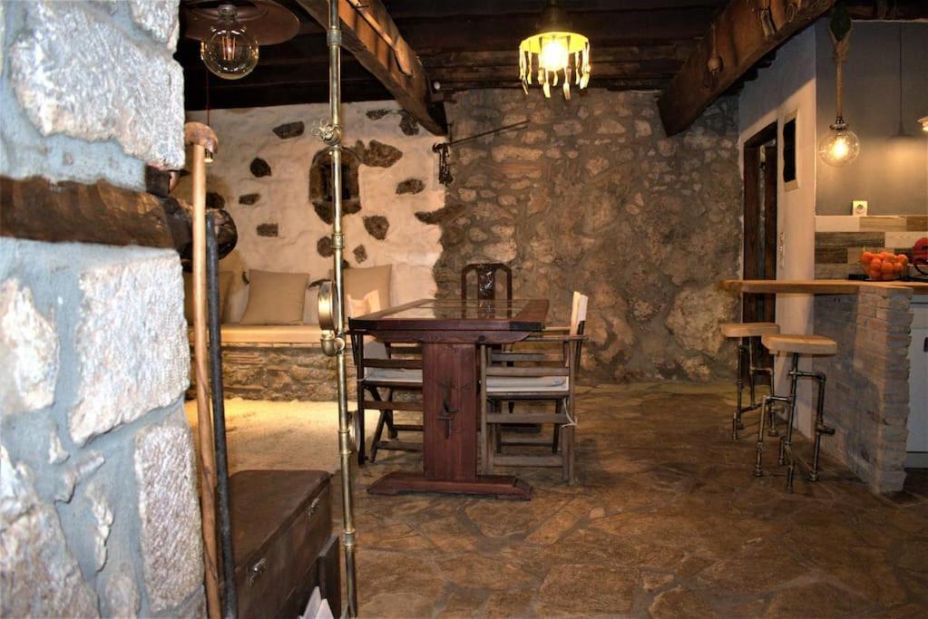 Μικρή Πέτρινη Μεζονέτα 2 Villa Lilaia Ngoại thất bức ảnh