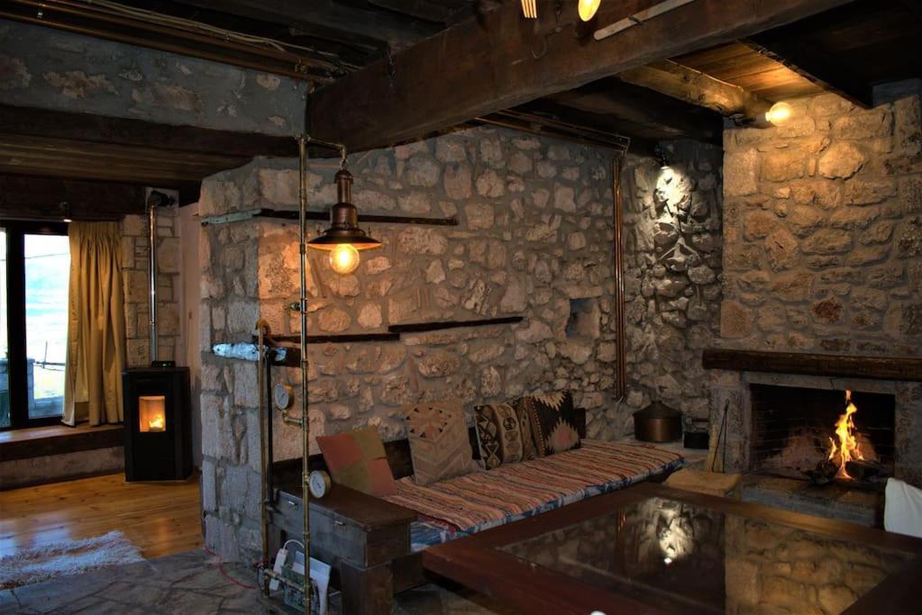 Μικρή Πέτρινη Μεζονέτα 2 Villa Lilaia Ngoại thất bức ảnh