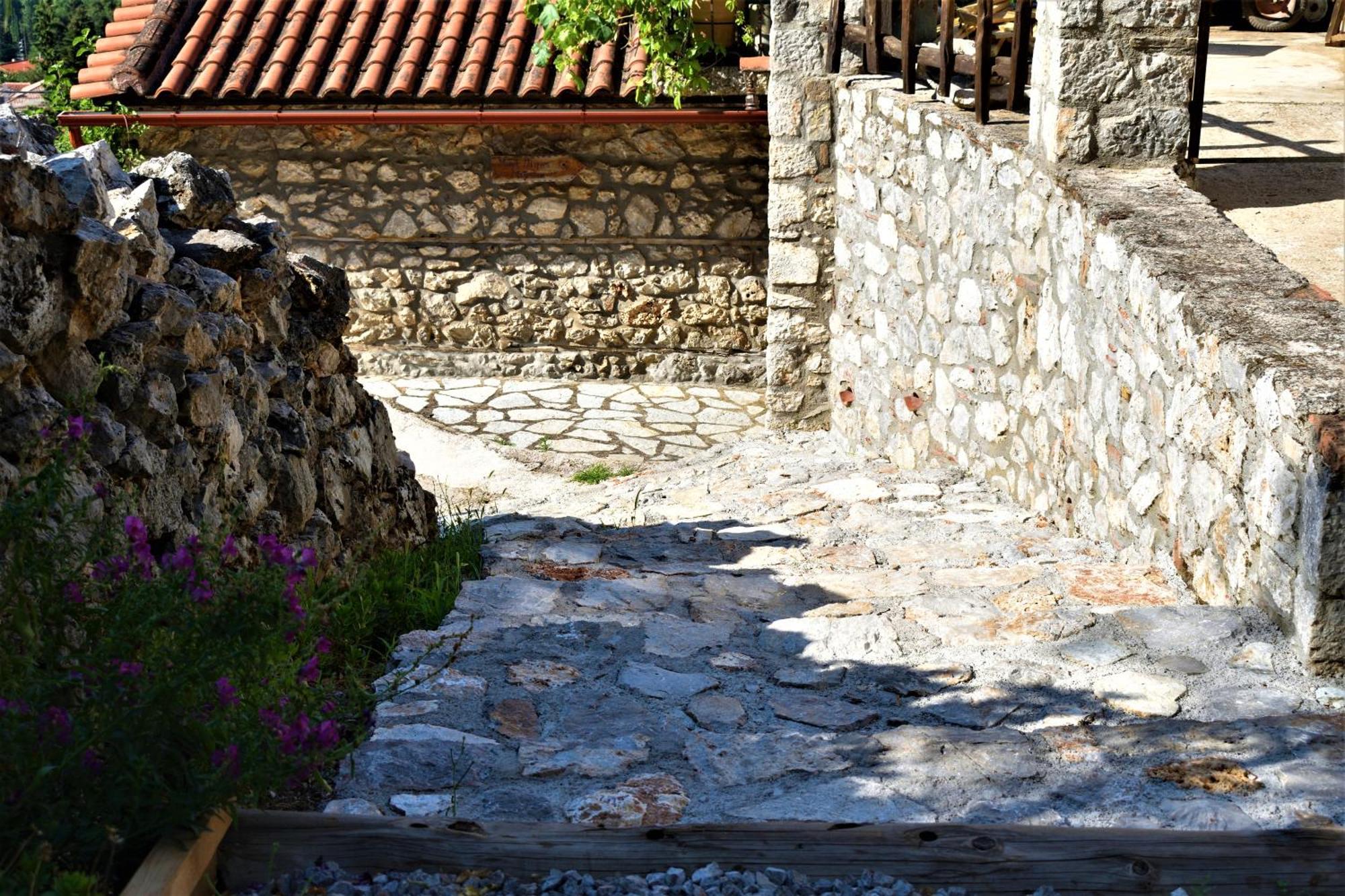 Μικρή Πέτρινη Μεζονέτα 2 Villa Lilaia Ngoại thất bức ảnh